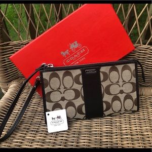 Coach Sig Zippy Wallet